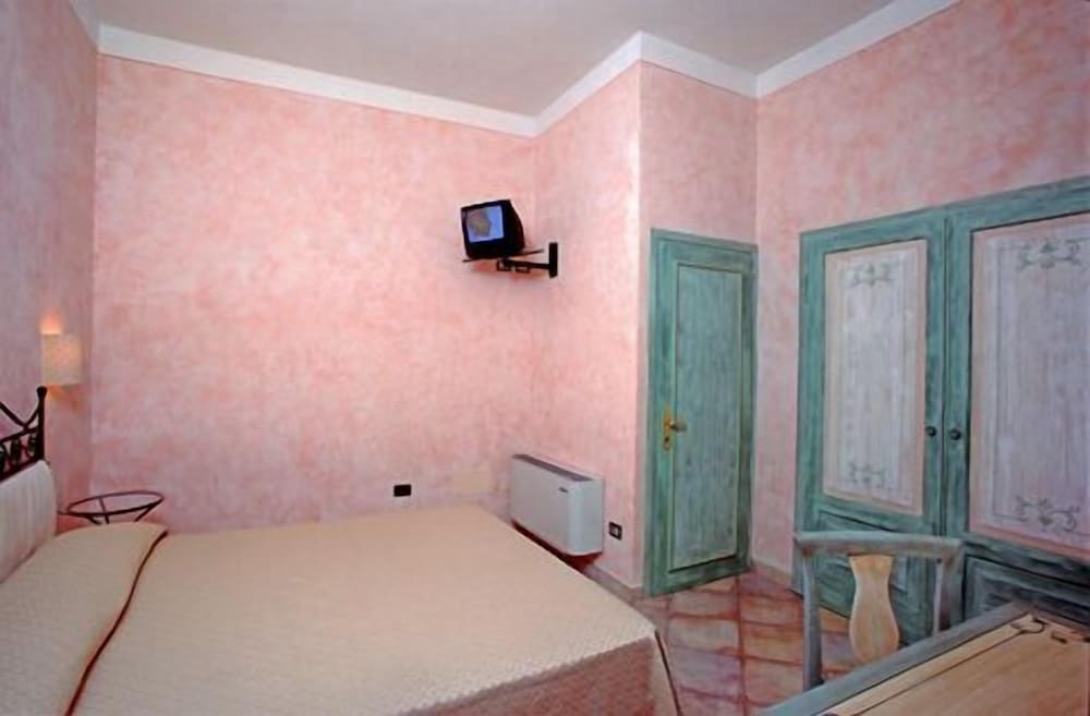 

Brindisi - Saturnia - Hotel Rossi
