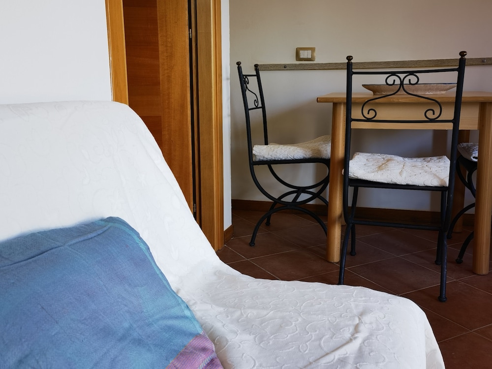 

Bari - Bosa - La Corte degli Ulivi - Albergo Rurale