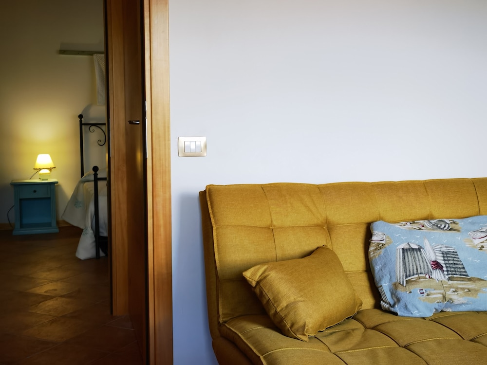 

Milano - Tresnuraghes - La Corte degli Ulivi - Albergo Rurale