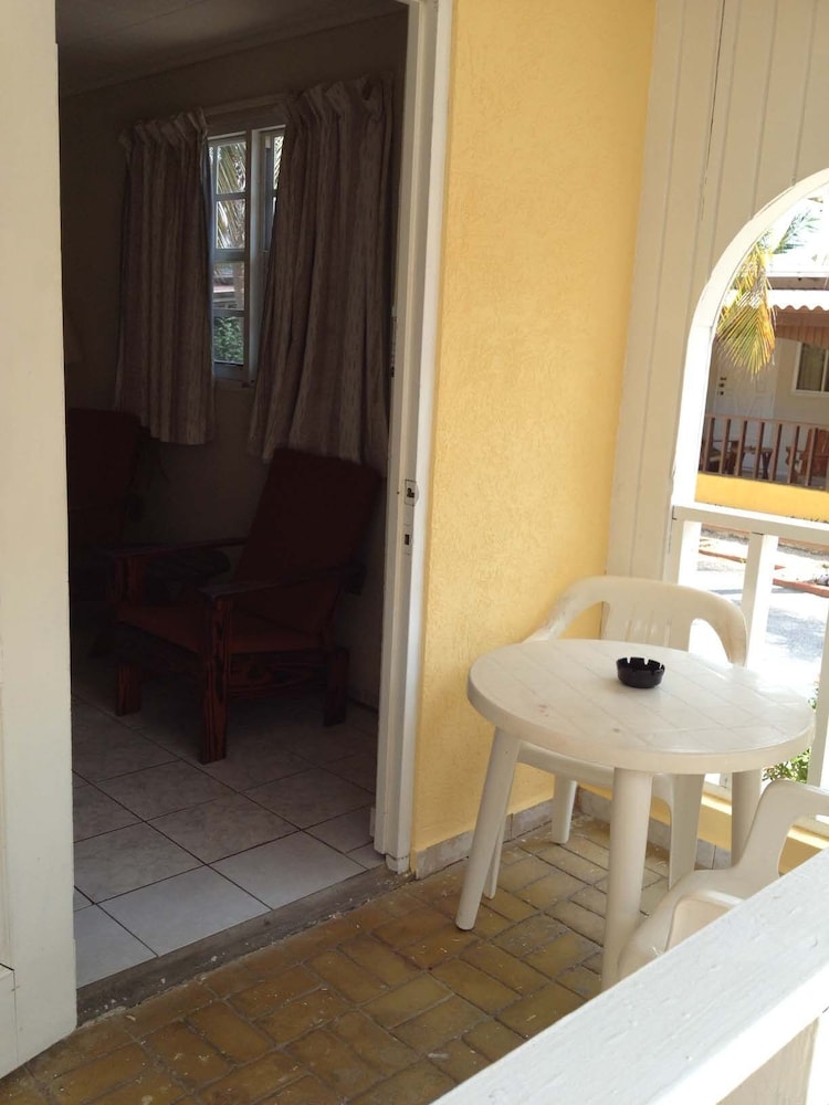 

Genova - Palm Beach - Coconut Inn
