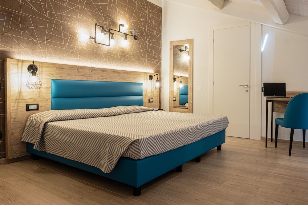 

Brindisi - Cuneo - Cuneo Hotel