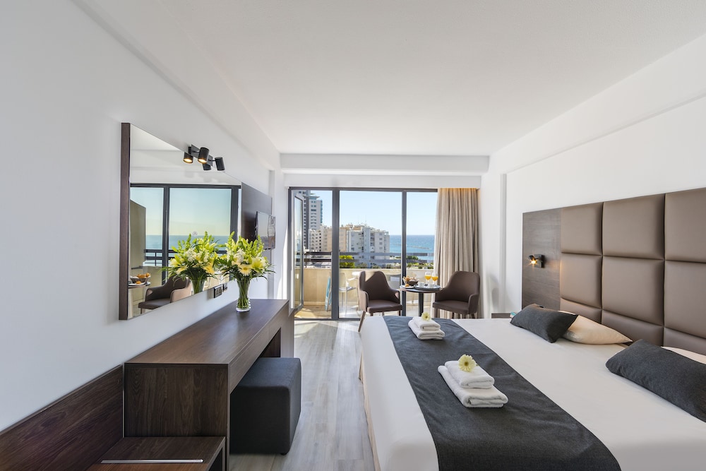 

Bari - Limassol - Odysseia Hotel Kapetanios