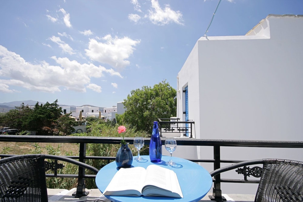 

Milano - Naxos, Isole Greche - Sunny Beach Studios