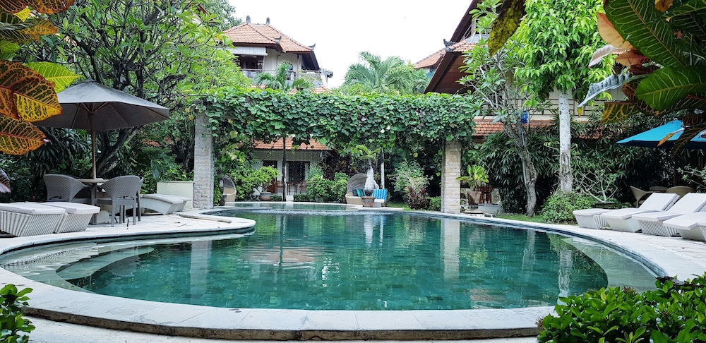 

Milano - Seminyak - Bali - Kusnadi Hotel