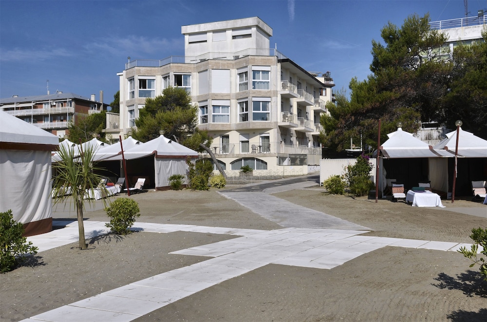 

Napoli - Lido di Venezia - Hotel Petit Palais