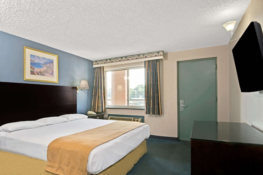 

Roma - Stratford - Super 8 by Wyndham Milford/New Haven