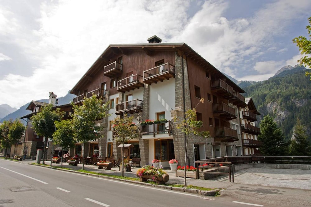 

Verona - Courmayeur - Residence Le Grand Chalet