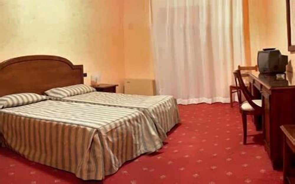 

Verona - Porto Empedocle - Hotel Akrabello