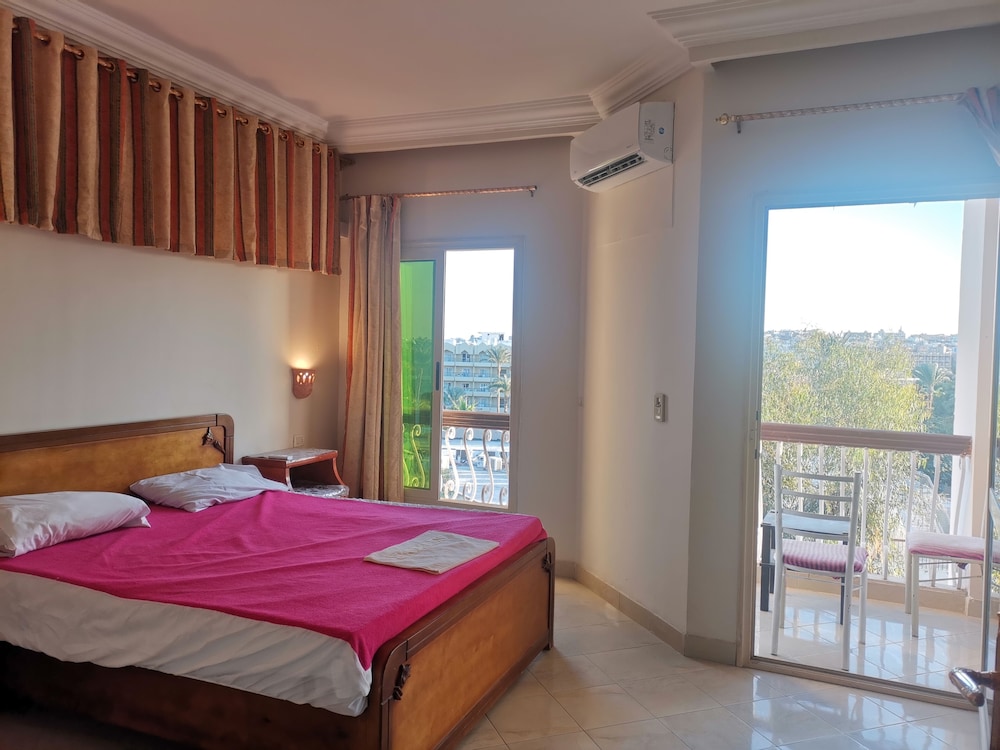 

Bari - Hurghada - Golden Rose Hotel