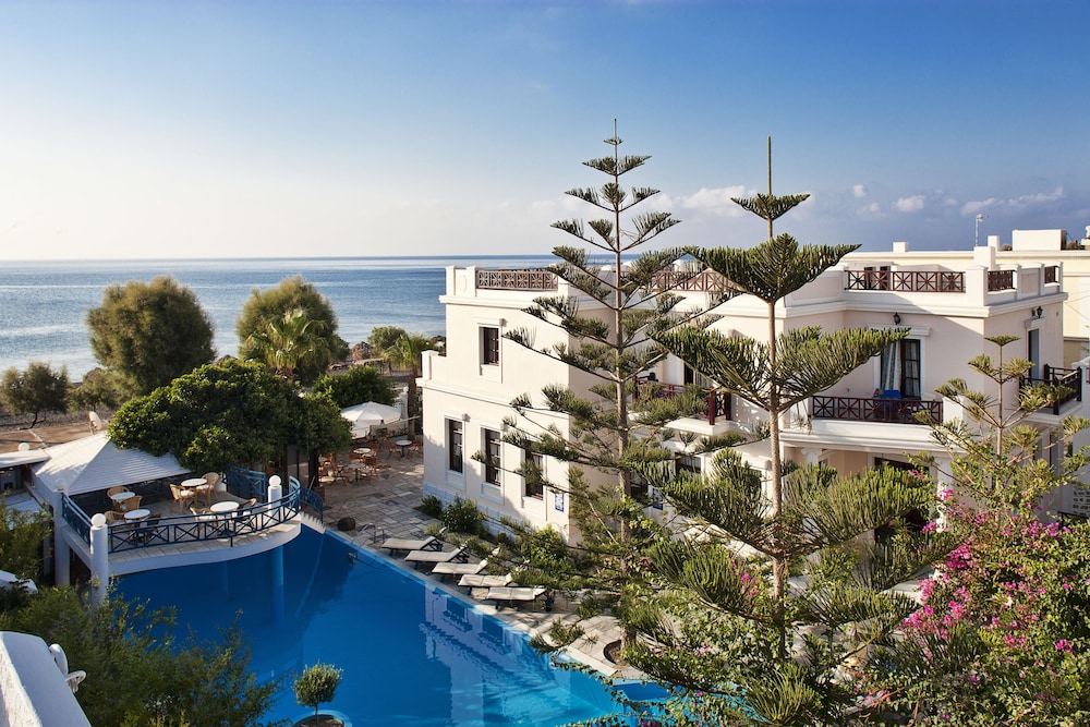 

Catania - Santorini, Isole Greche - Veggera Beach Hotel