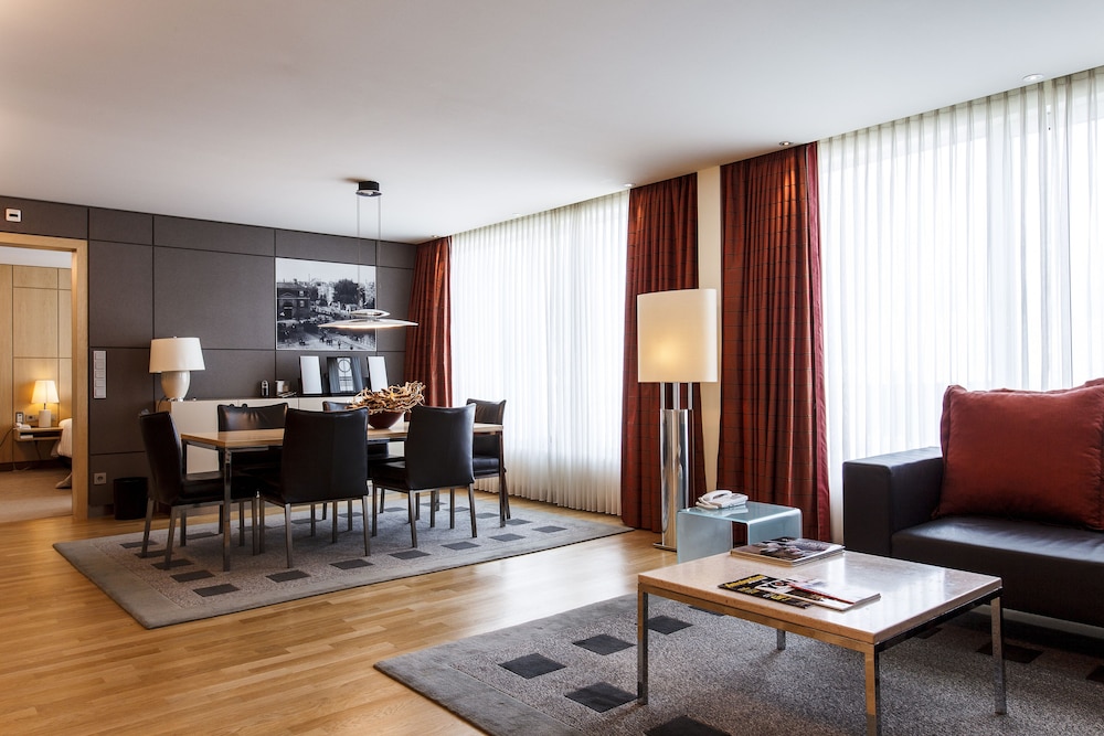 

Pisa - Schiphol - Steigenberger Airport Hotel Amsterdam
