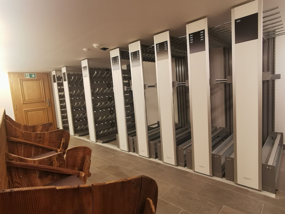 

Lamezia Terme - Gstaad - Hotel de Rougemont & Spa