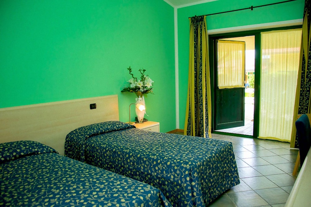 

Bari - Dormelletto - Hotel Ristorante La Perla