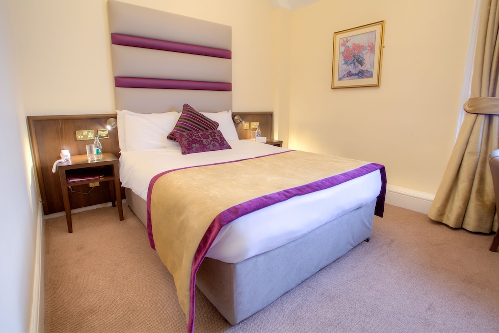 

Milano - Maynooth - The Lucan Spa Hotel