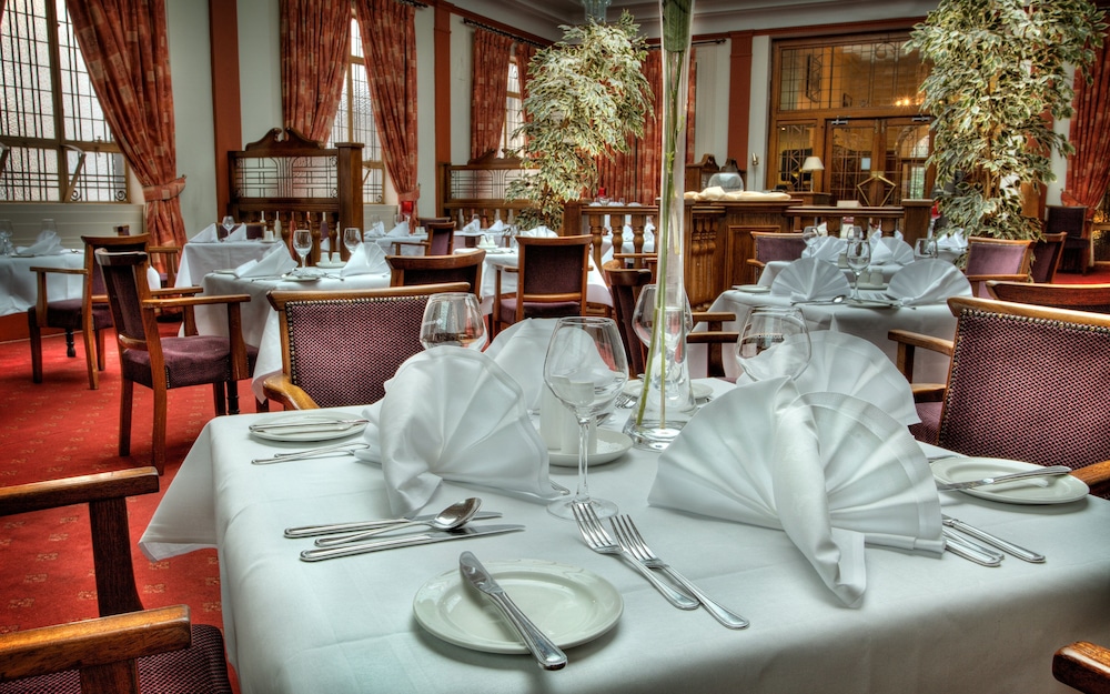 

Milano - Maynooth - The Lucan Spa Hotel