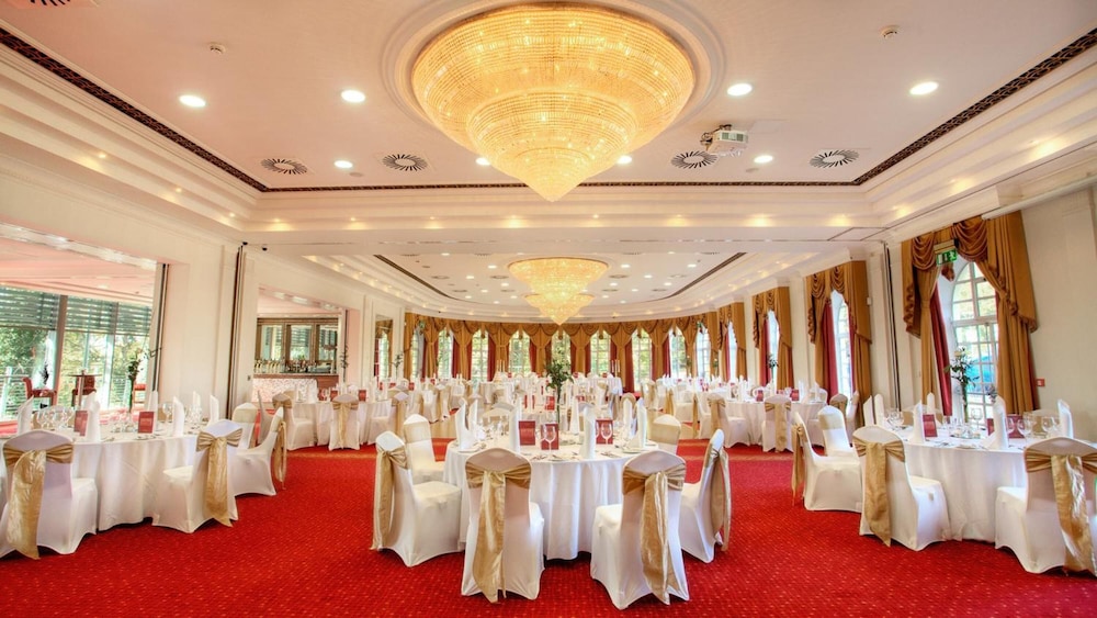 

Milano - Maynooth - The Lucan Spa Hotel