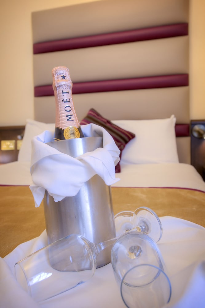 

Milano - Maynooth - The Lucan Spa Hotel