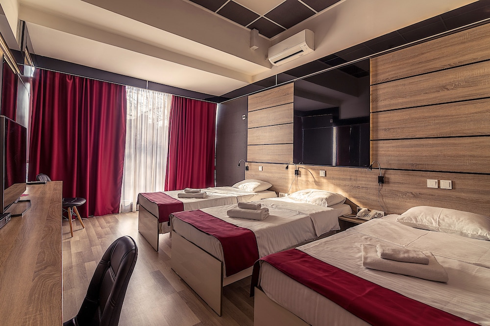

Bari - Skopje - Hotel De KOKA