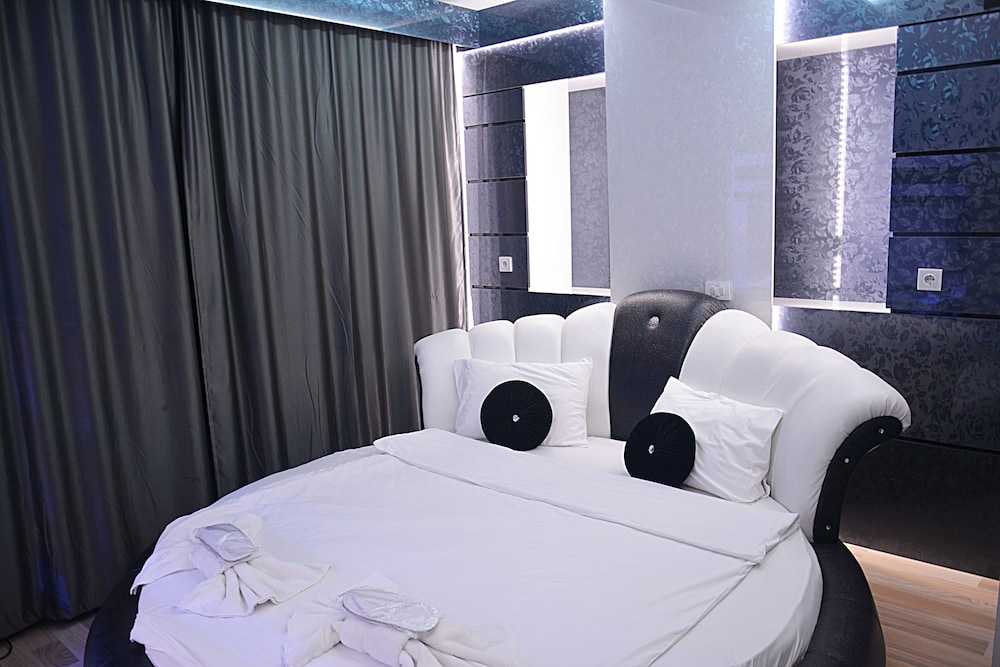 

Milano - Skopje - Hotel De KOKA