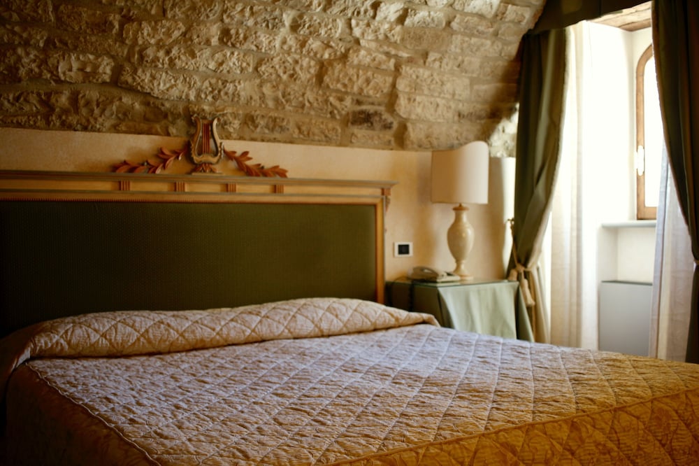 

Palermo - Gubbio - Relais Ducale