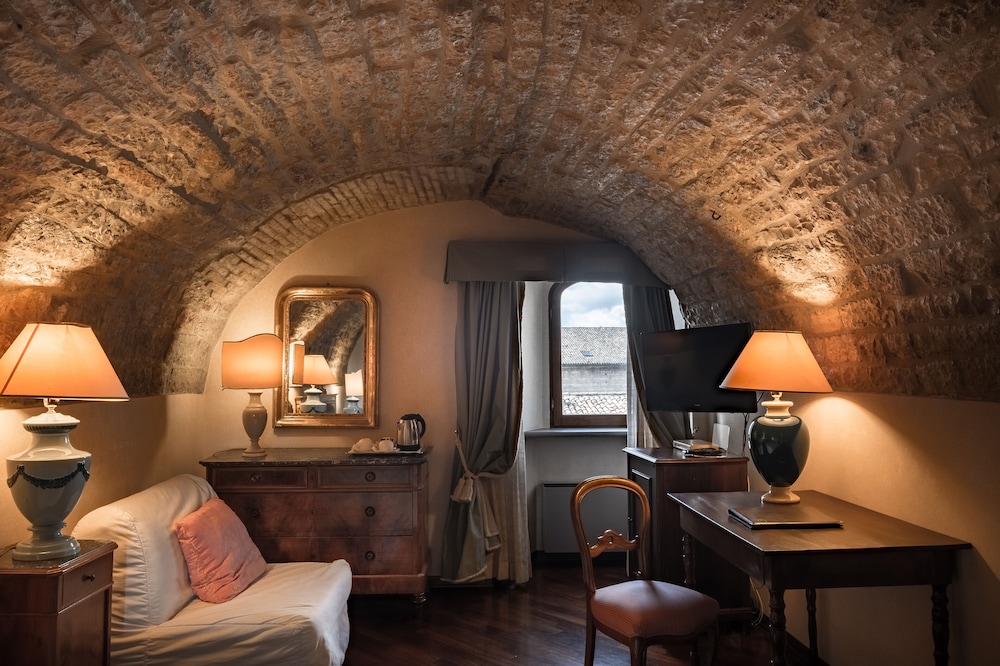 

Roma - Gubbio - Relais Ducale