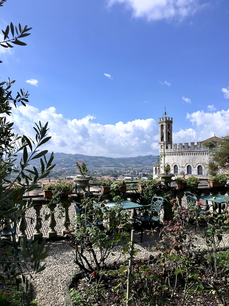 

Catania - Gubbio - Relais Ducale