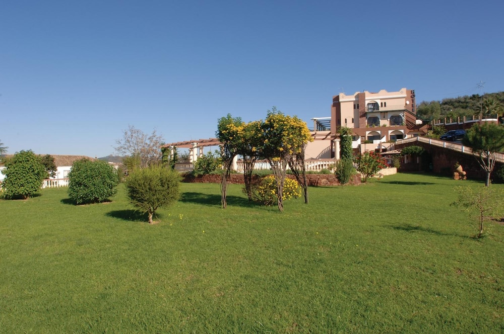 

Milano - Lagoa - Hotel Colina Dos Mouros
