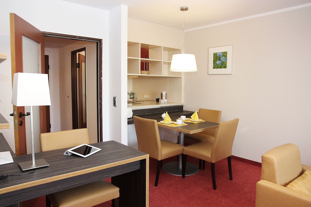 

Napoli - Germering - Hotel Gästehaus Forum am Westkreuz