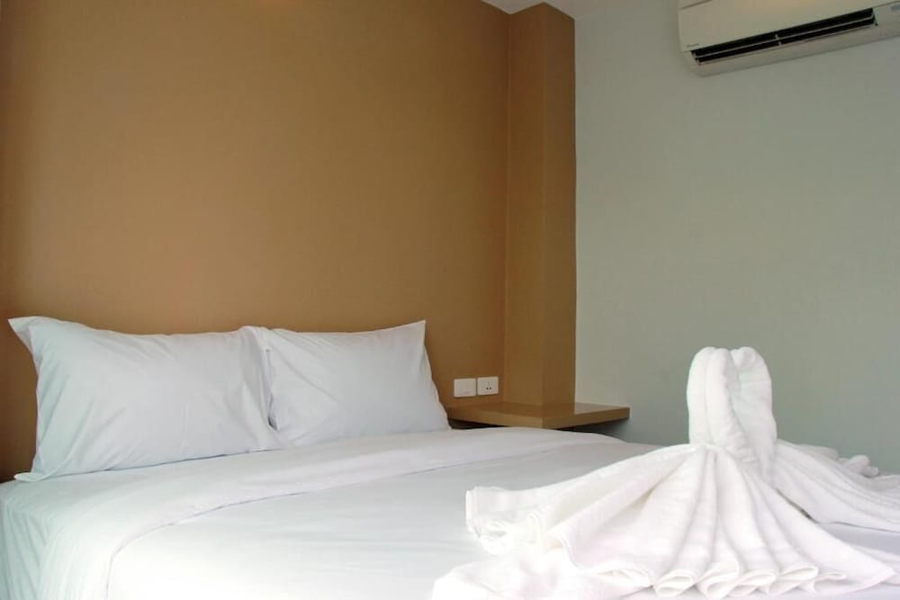 

Bari - Mae Nam Beach - Cheeky Monkey's Samui