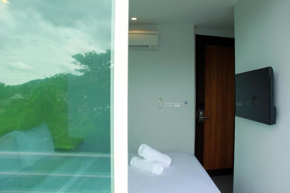 

Roma - Mae Nam Beach - Cheeky Monkey's Samui