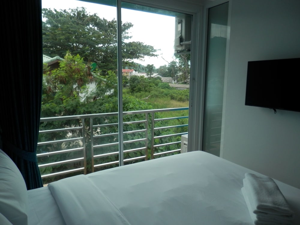

Roma - Mae Nam Beach - Cheeky Monkey's Samui