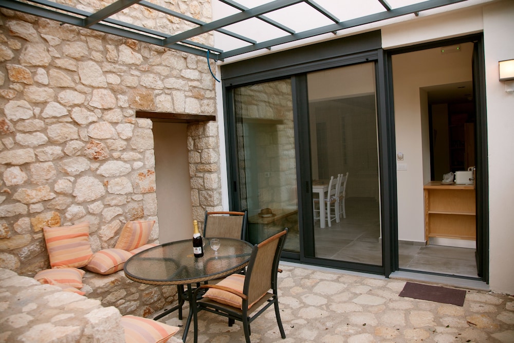 

Verona - Stavros - Artemis Village Apartments & Studios