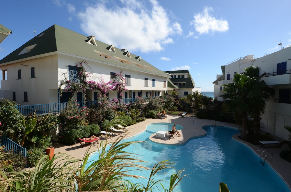 

Milano - Santa Maria,Isola di Sal - Leme Bedje - Two bedroom, Pool, WiFi & Beachfront