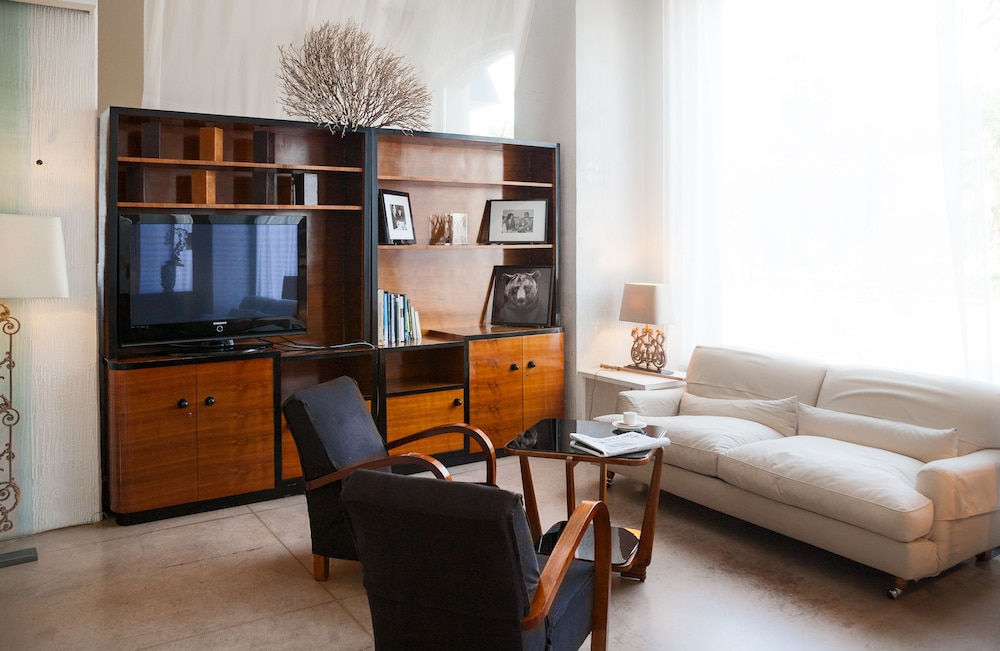 

Cagliari - Milano - Cosmo Hotel Palace