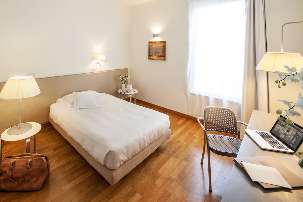 

Napoli - Sesto San Giovanni - Cosmo Hotel Palace
