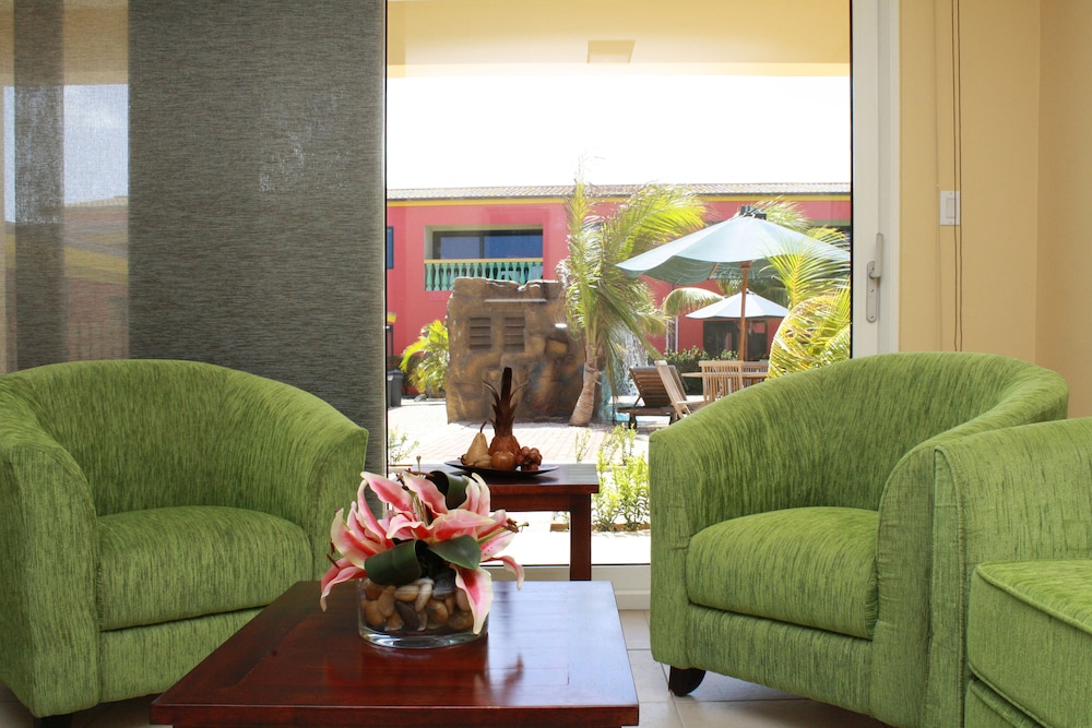 

Bologna - Palm Beach - Del Rey Apartments