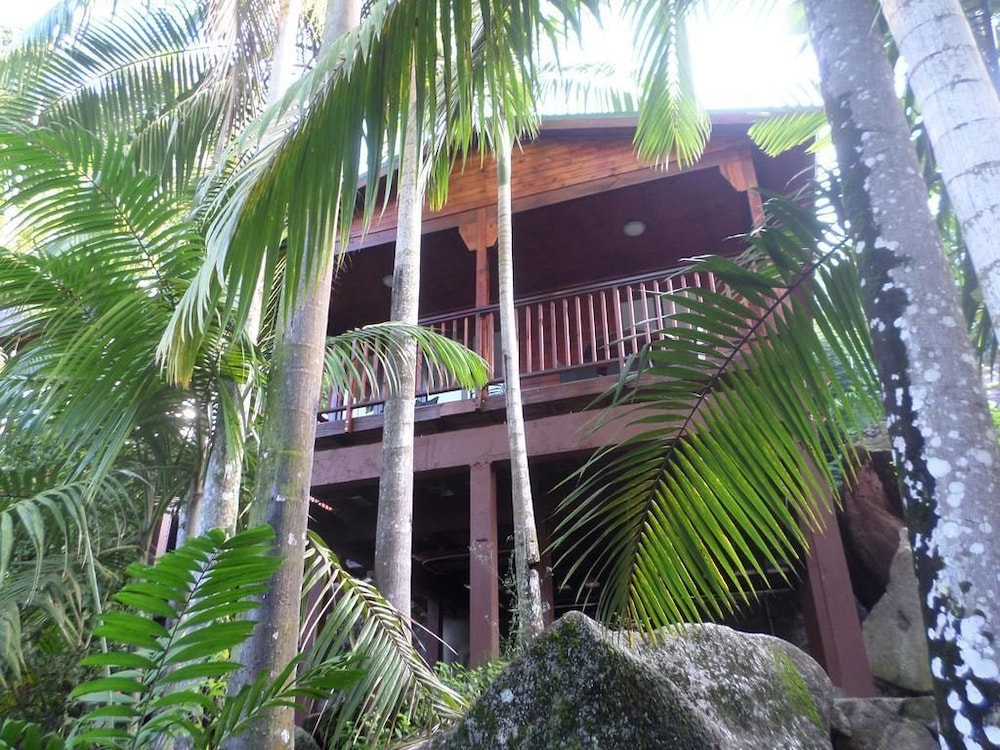 

Bologna - Isola di Mahé - Hillside Retreat