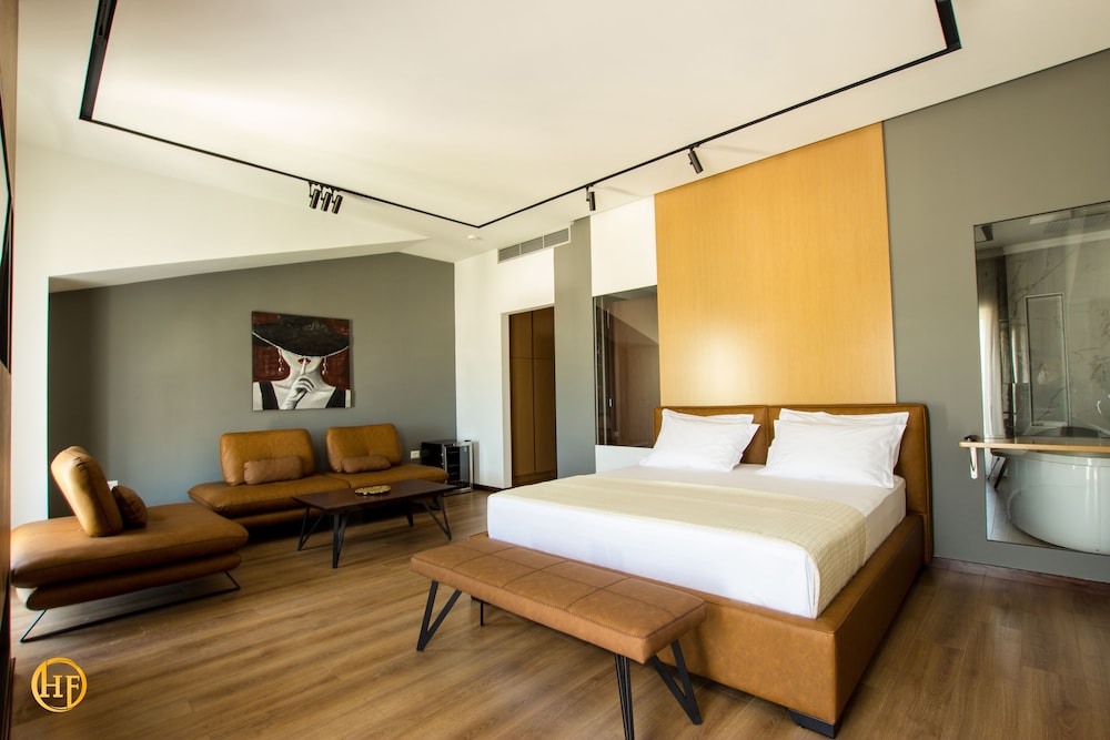 

Roma - Gjirokastër - Hotel Fantasy