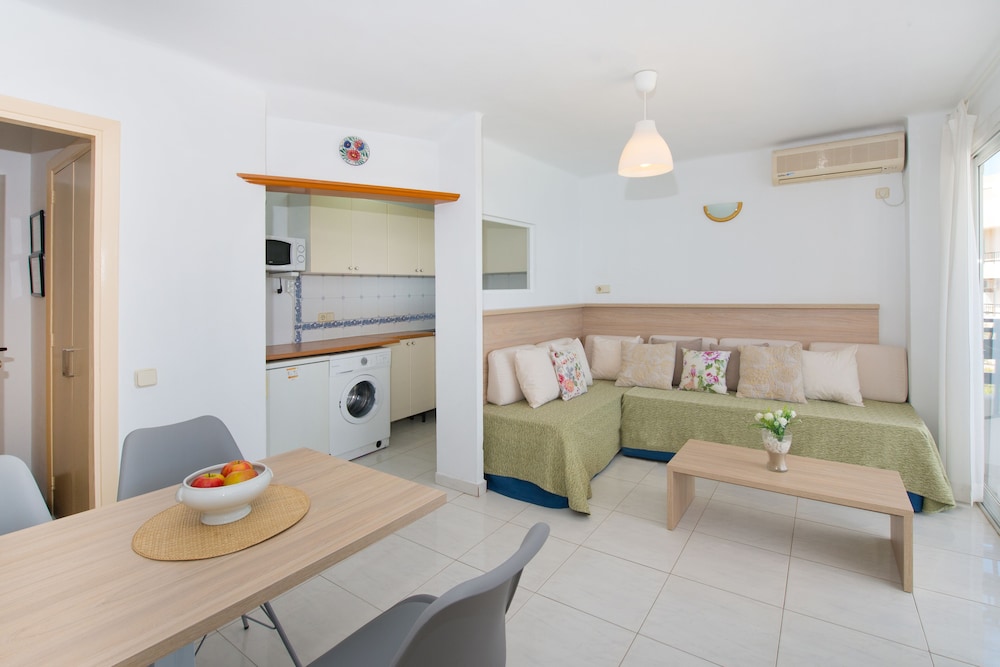 

Napoli - Magaluf - Apartamentos Calablanca