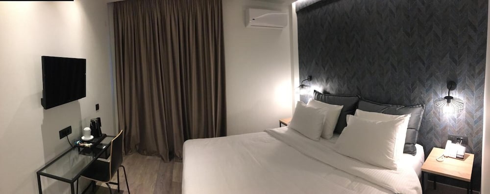 

Milano - Vouliagmeni - Athens Coast Hotel