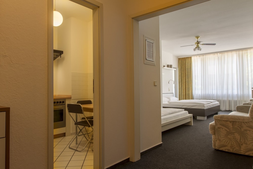 

Bologna - Berlin-Tegel - Aparthotel VEGA