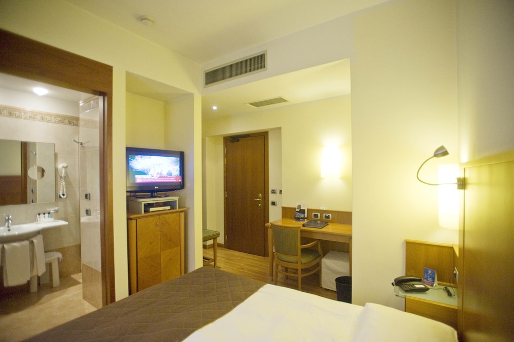 

Bari - Brescia - Hotel Master