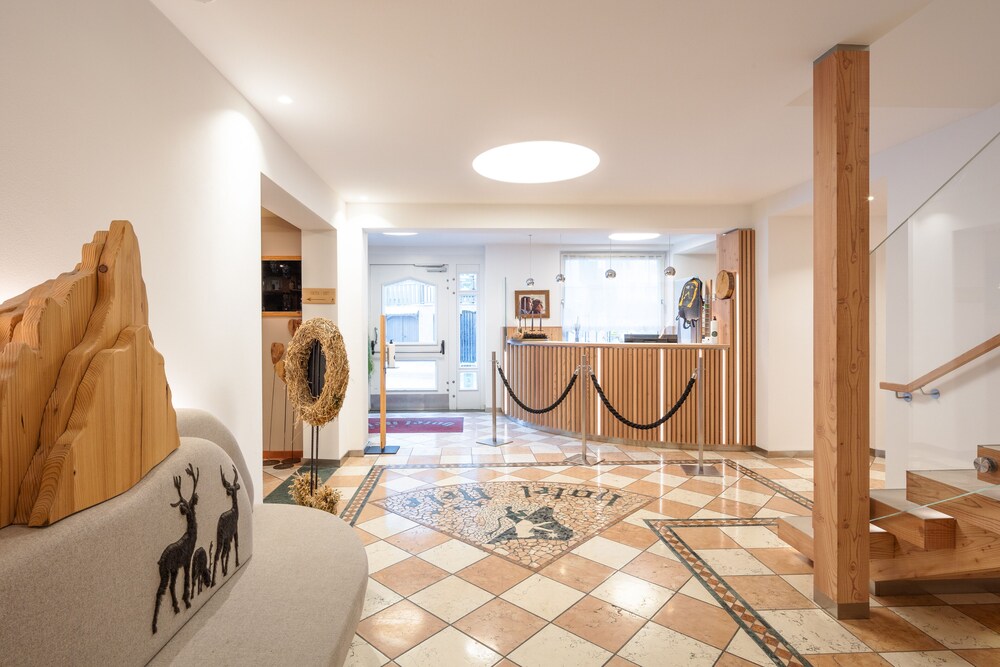 

Milano - Dolomiti, Montagna Italia - Hotel Nele