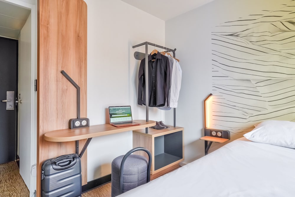 

Cagliari - Chelles - B&B HOTEL Rosny-sous-Bois Paris Est