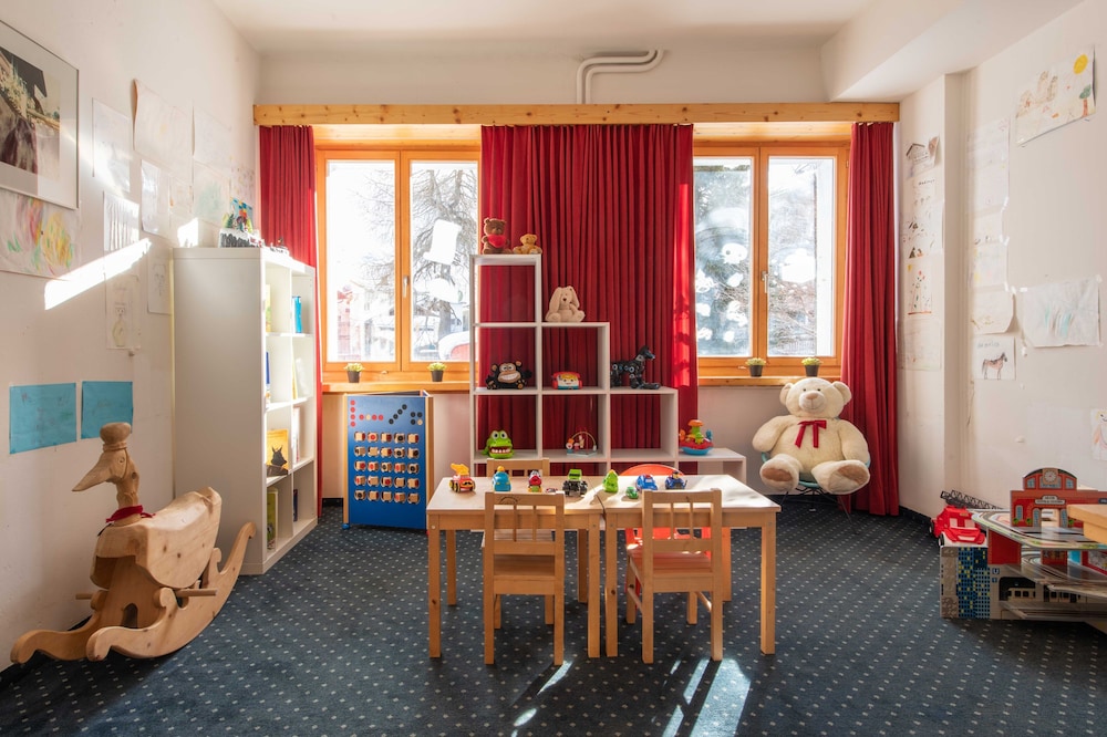

Cagliari - Maloja - Hotel Grischuna