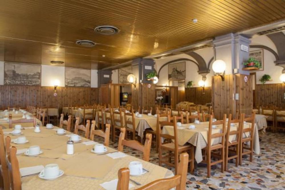 

Brindisi - Toscana, Italia - Auto Park Hotel