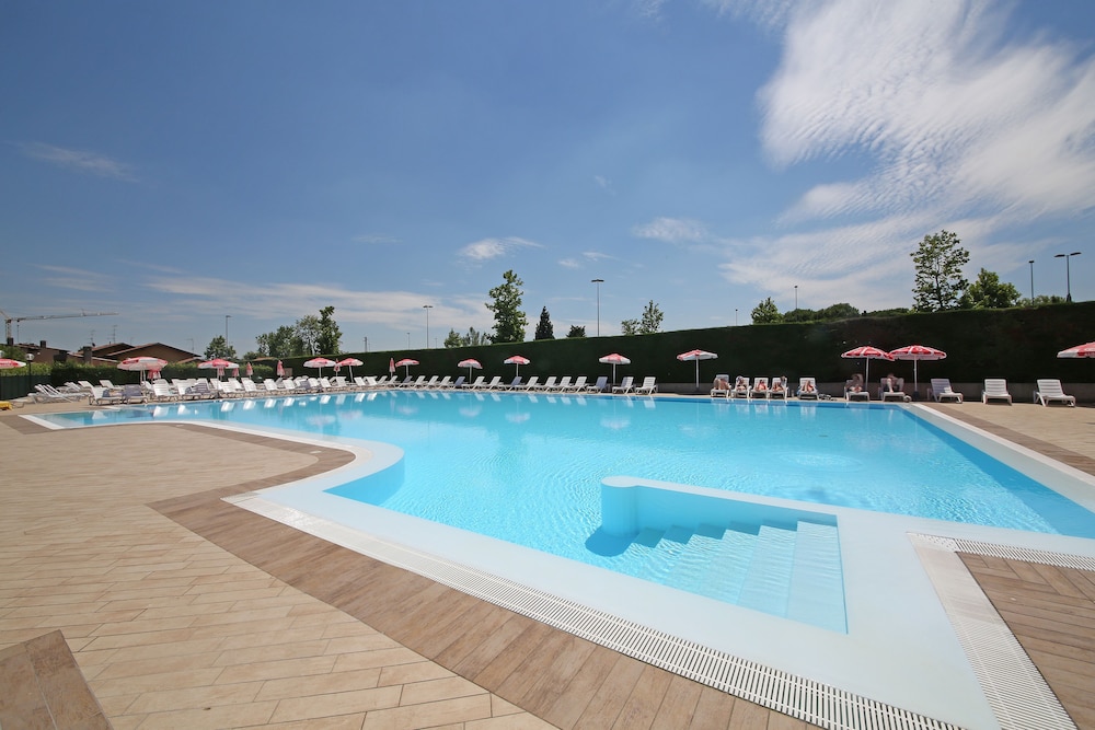 

Milano - Peschiera del Garda - Residence Villaggio Tiglio