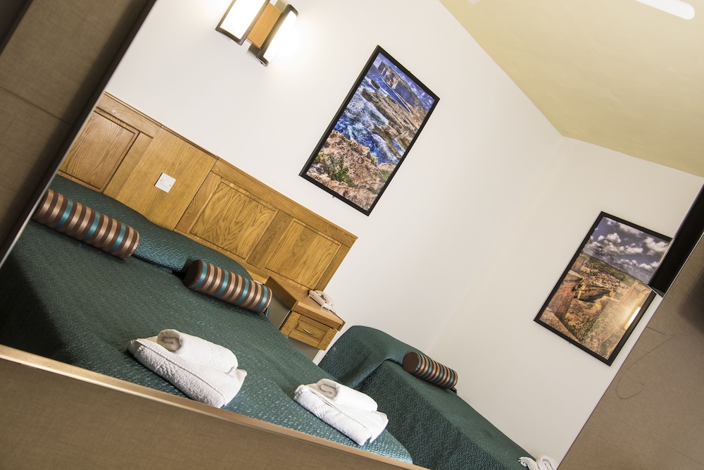 

Bari - St Paul's Bay - Canifor Hotel
