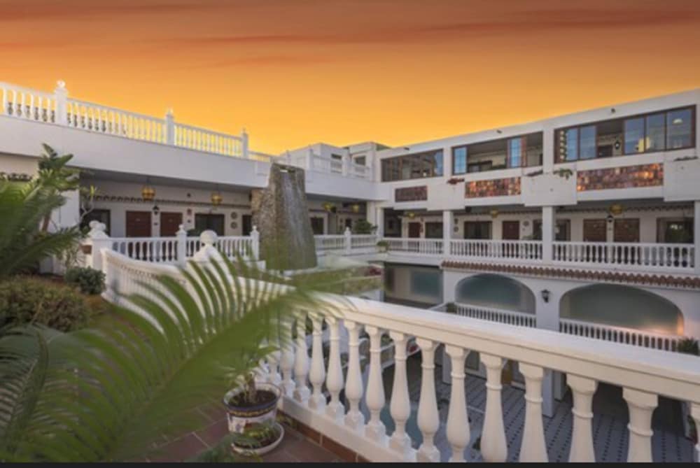 

Bari - La Cala de Mijas - Las Rampas