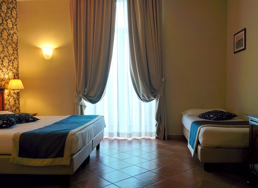 

Milano - Pozzuoli - Hotel Nuvò
